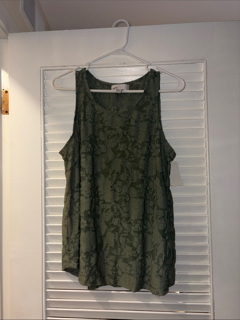 Trendy Brand New Nordstrom Rack Olive Green Textured Floral Sleeveless Tank🔥